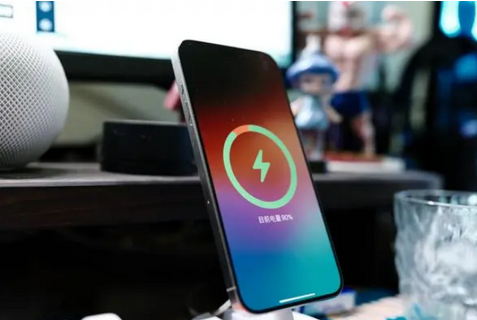 木棠镇苹果15换屏服务分享用什么充电器给iPhone15充电更好 
